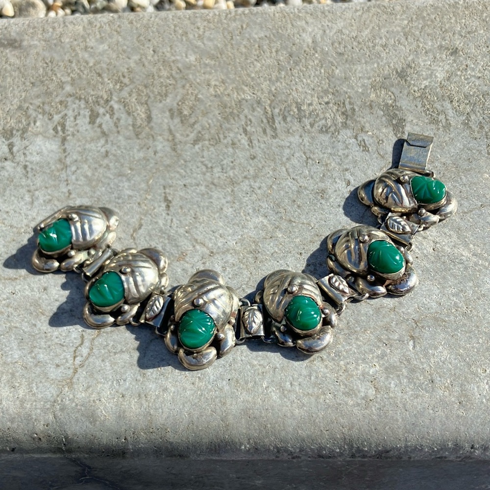 Unique MCM Mexico Silver and Green Carved Mask & Headdress Bracelet - Picture 2 of 13
